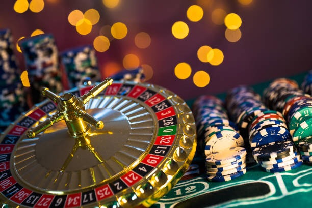 Texas Hold'em Bonus dealer at nimo live studio with community cards visible